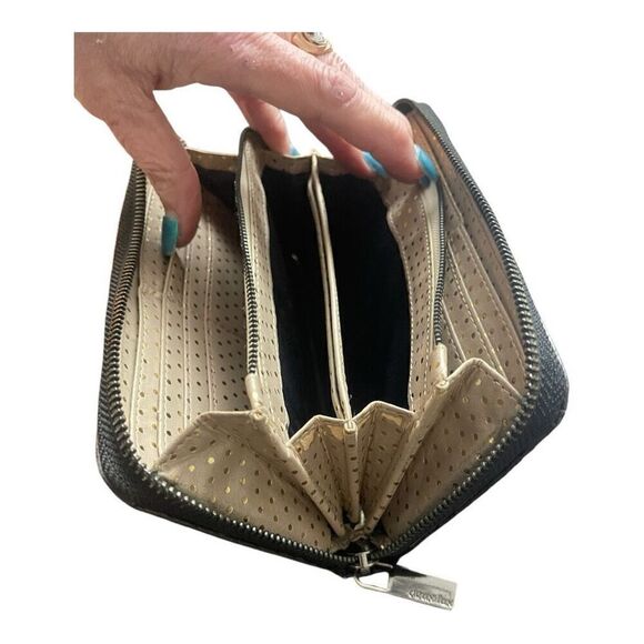 Day Lux Gray Snake Embossed Zip Around Wallet EUC - Picture 7 of 7